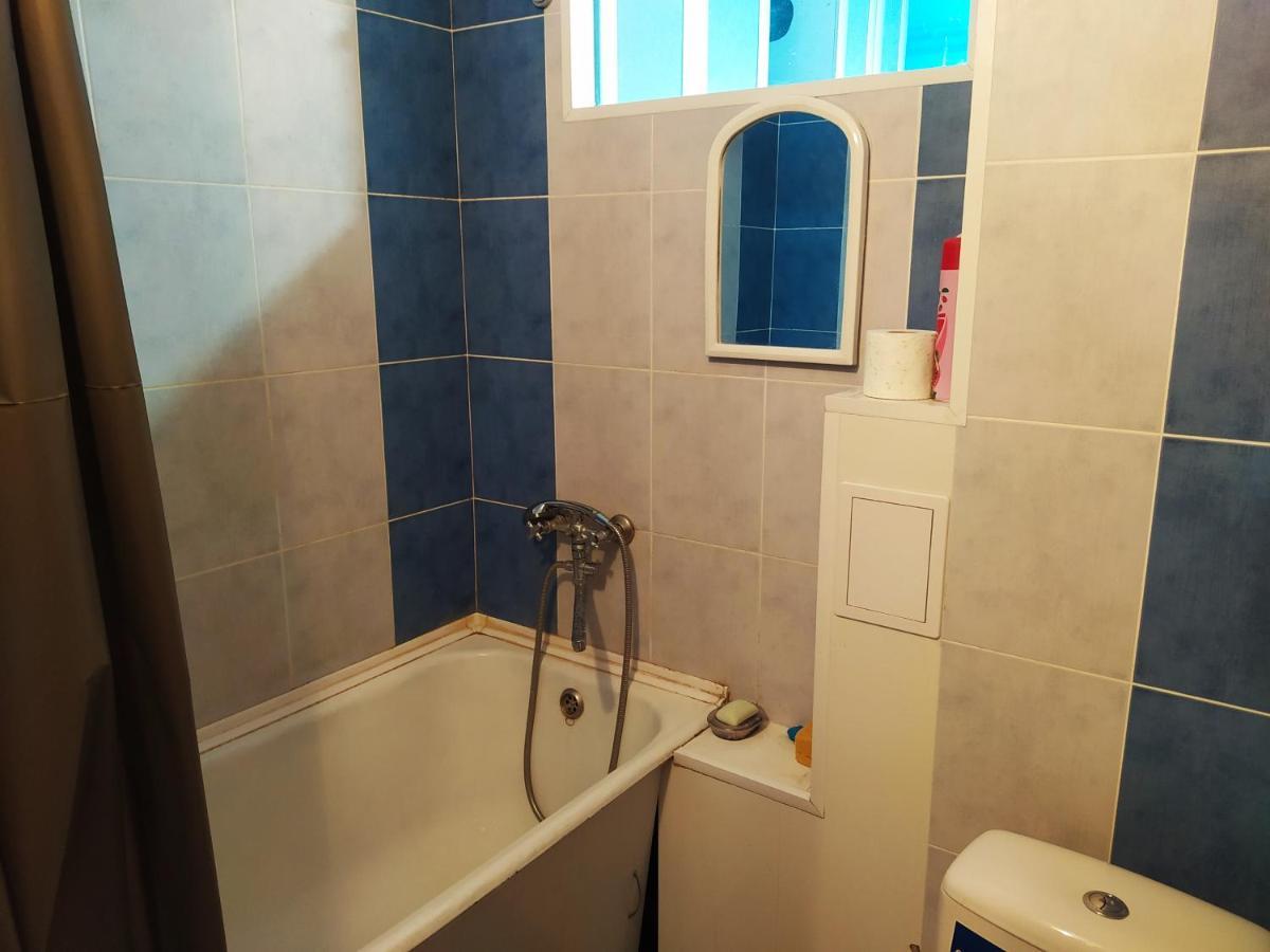 1-Комн. Квартира В Центре Возле Козак Палаца! Zaporizhia Esterno foto